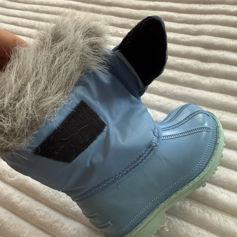 L.L. Bean Light Blue Snow Boots with Fur Trim